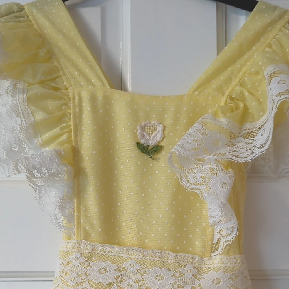 Vintage Helen Tanoro Elegant Yellow Lace Dress - Picture 2 of 6